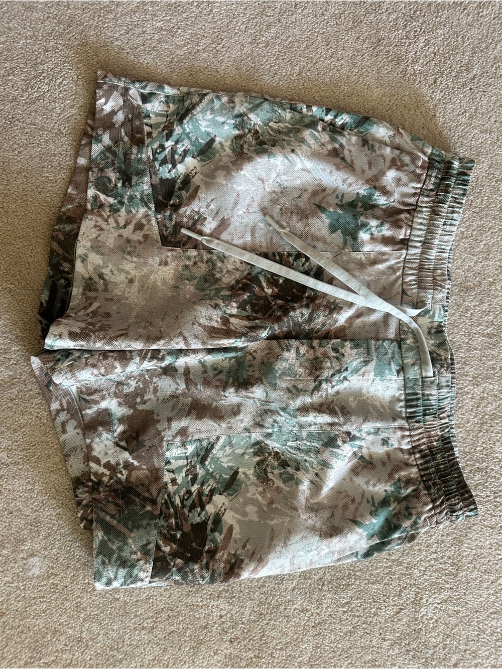 Lululemon Bowline 5”- Marshland Pale Sage